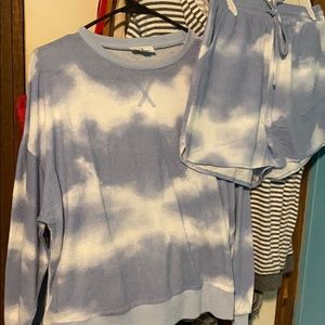 NWOT Urban Daisy Set!